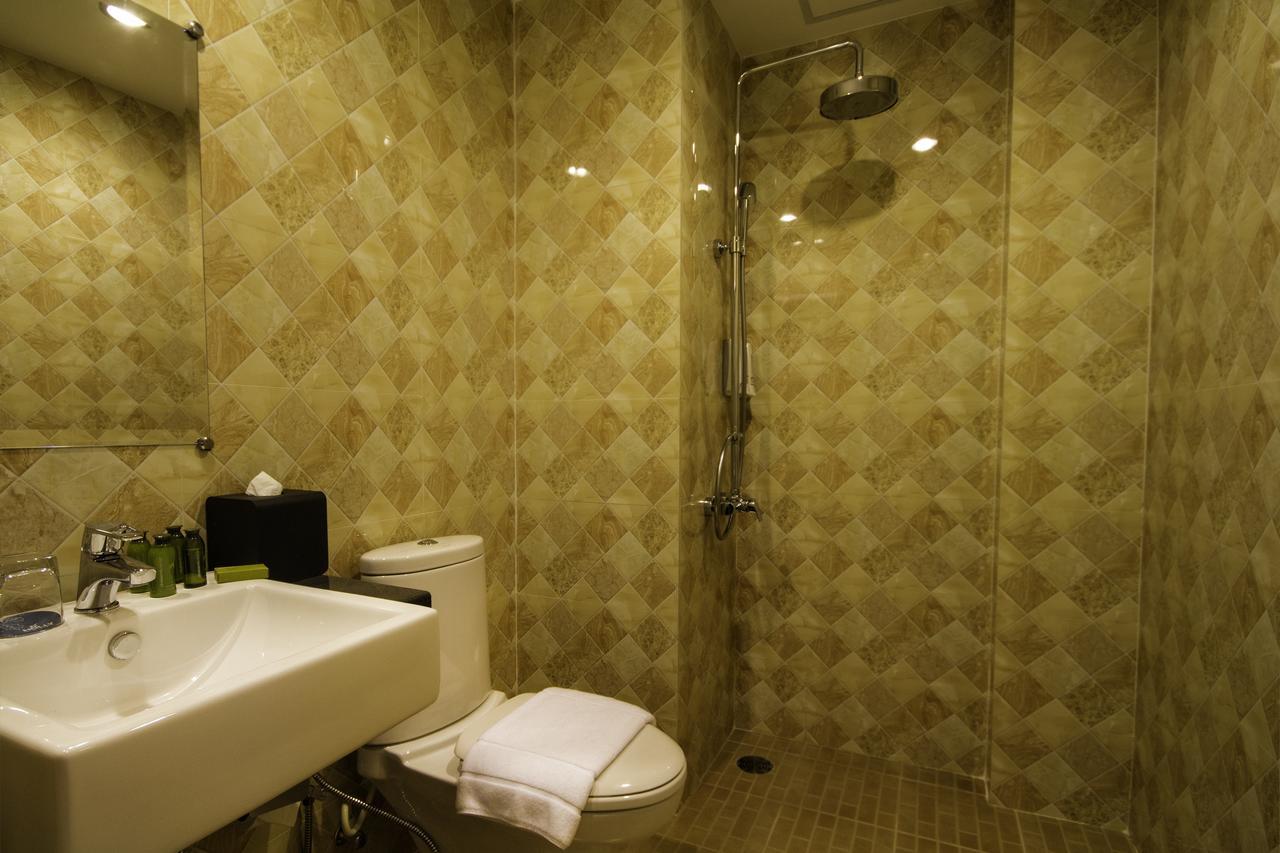 יאנגון Holly Hotel Myanmar מראה חיצוני תמונה