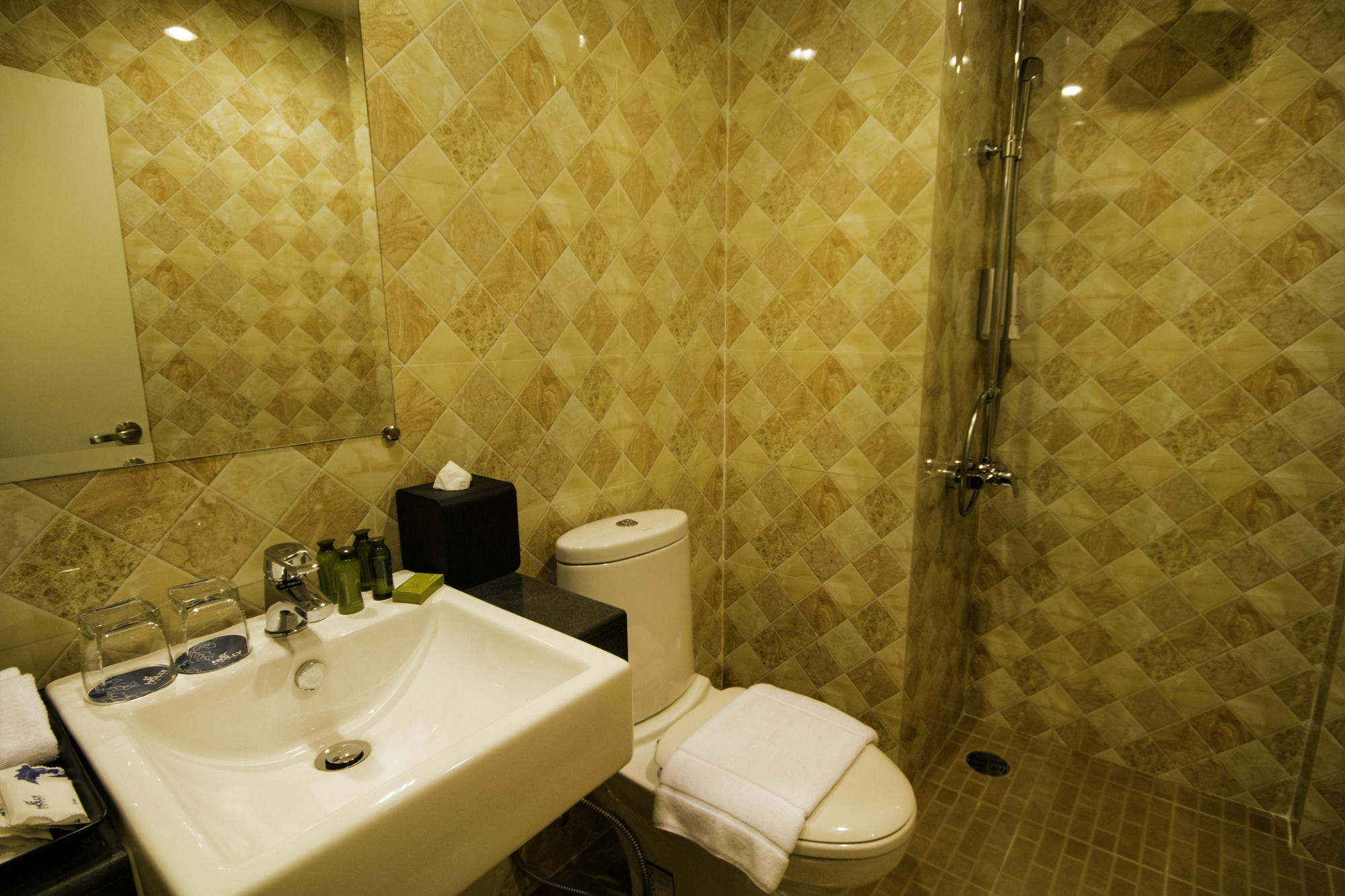 יאנגון Holly Hotel Myanmar מראה חיצוני תמונה