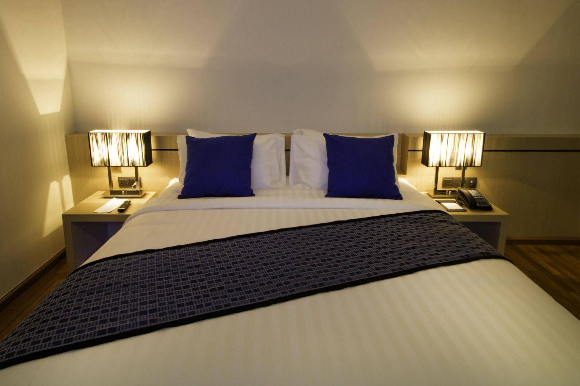 יאנגון Holly Hotel Myanmar מראה חיצוני תמונה