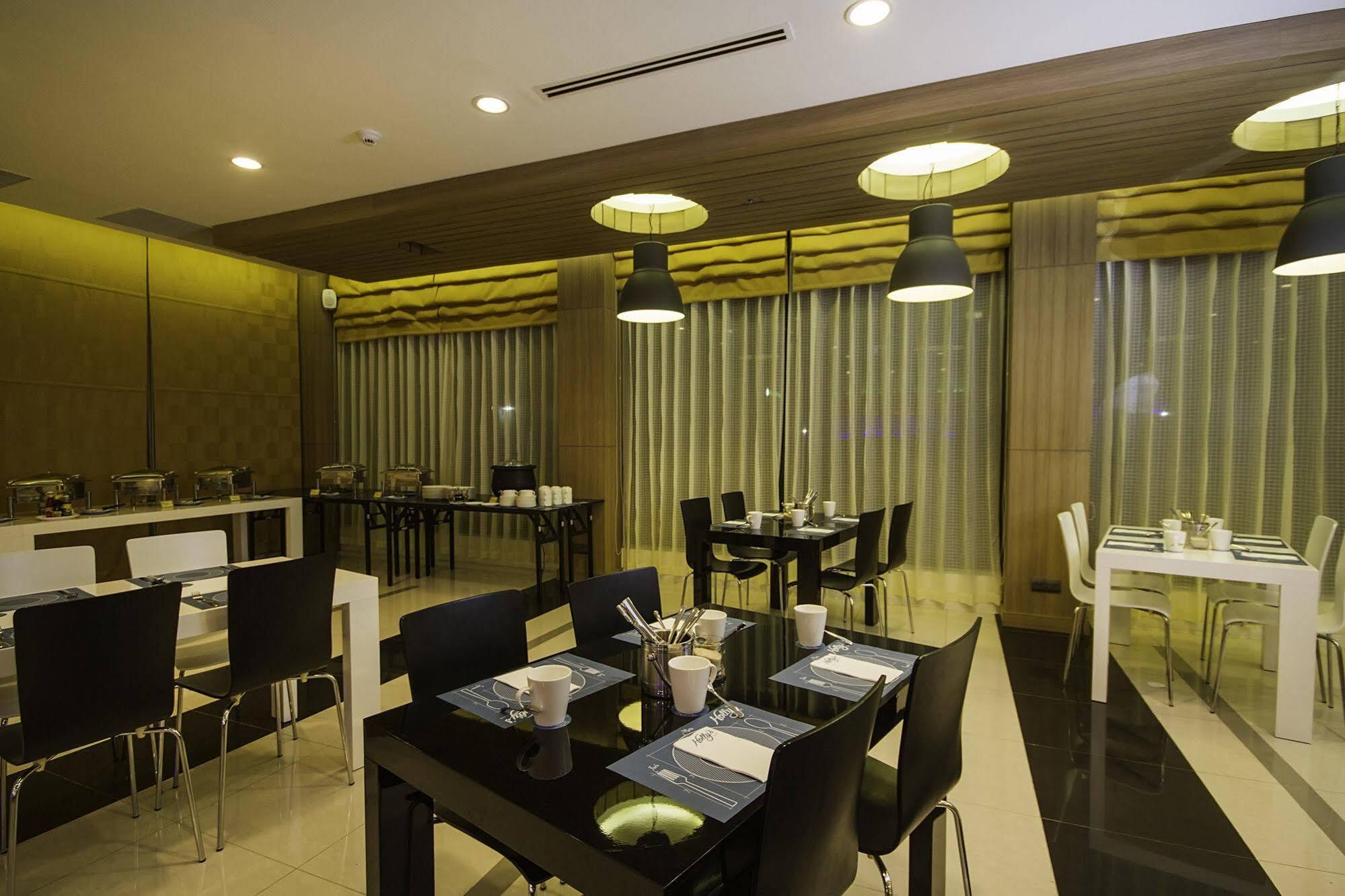 יאנגון Holly Hotel Myanmar מראה חיצוני תמונה